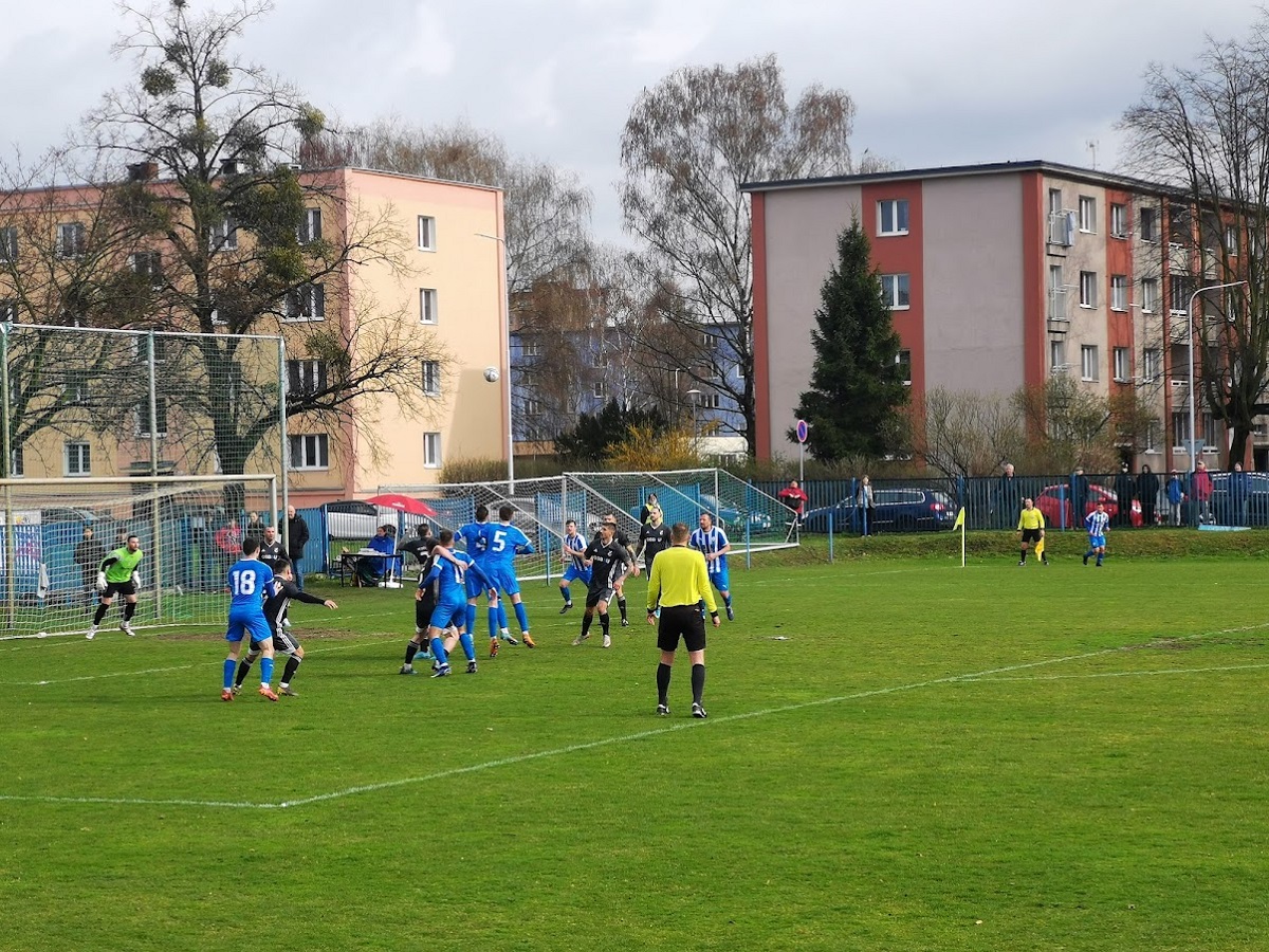 RYCHLÉ VEDENÍ A JASNÁ PŘEVAHA, PŘESTO DRAMA AŽ DO KONCE: VÍTKOVICE - DĚTMAROVICE 2:1